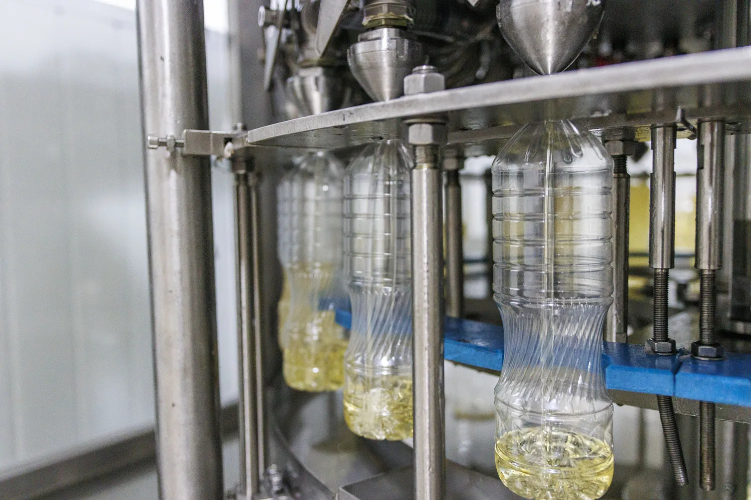 ТРБ-24-6М - моноблок розлива масла 0,5 - 1,0 литр до 6000 б/ч